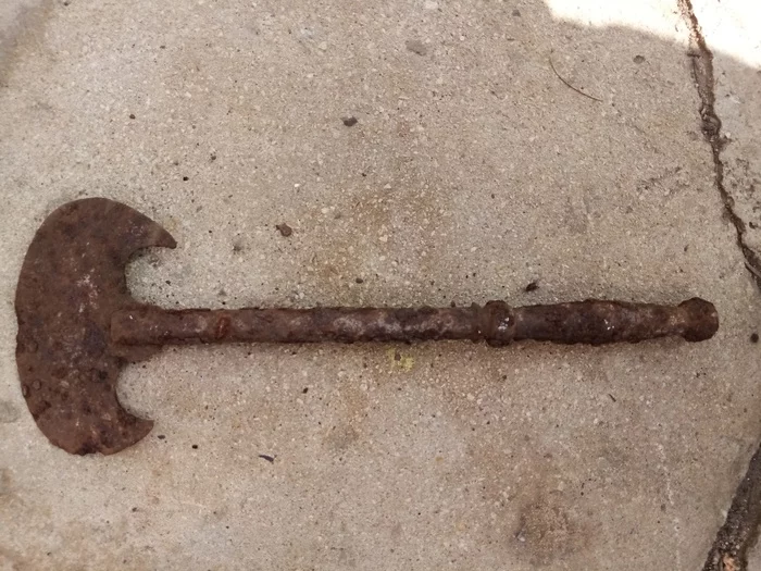 Found it while clearing grass from the yard. What is this, does anyone know? - My, Archaeological finds, Find