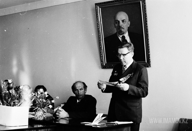 No. 321 Meeting in the editorial offices of Tselinogradskaya Pravda and Communism Nura with war veterans. Veterans of Gorpromtorg. May 9, 1975 - My, May 9 - Victory Day, Veterans, Tselinograd, Kazakhstan, Longpost