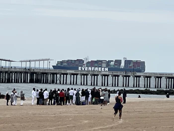 We gathered to watch the show - My, Ever Given container ship, Expectation