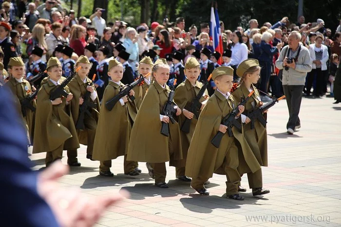 Little girl in a small overcoat - My, Poems, Overcoat, May 9 - Victory Day