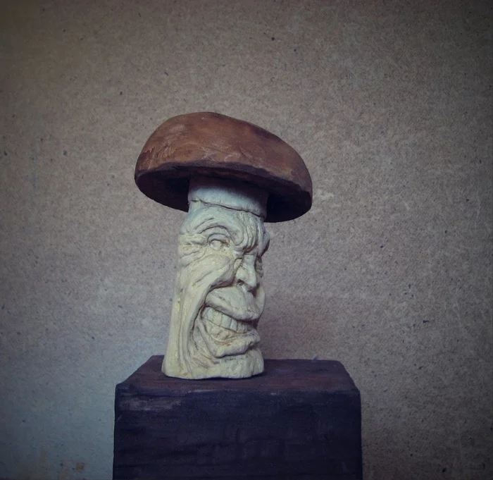 Living mushroom sculpture - My, Wood carving, Statuette, Thread, Miniature, Wood sculpture, Longpost