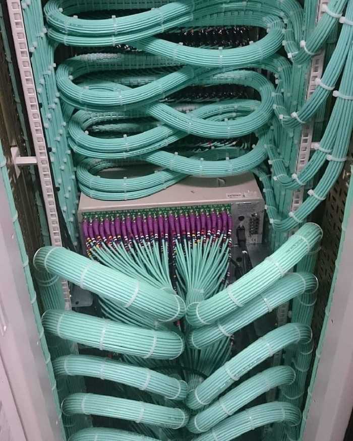 Please help! There is a photo of the server rack, help identify what it is! - IT, Server, Server, Question, Internet, Sysadmin