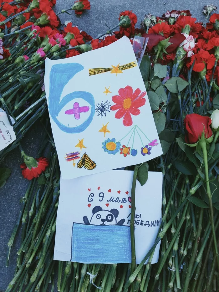 After Victory Day... - My, Russia, Novosibirsk, Photographer, May 9 - Victory Day, Town, Monument of Glory, Eternal flame, Morning, Memory, People, Flowers, The Great Patriotic War, Longpost