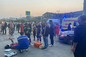 In the center of Yekaterinburg, the car flew to a stop: 7 injured (VIDEO) - Negative, Yekaterinburg, Road accident, Bus stop, Victims, Video