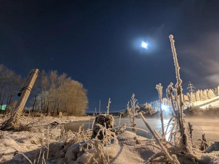 A walk on a frosty evening along Verkhnyaya Salda - My, Mobile photography, The photo, Photo on sneaker, Xiaomi, Upper Salda, Evening, freezing, River, Longpost