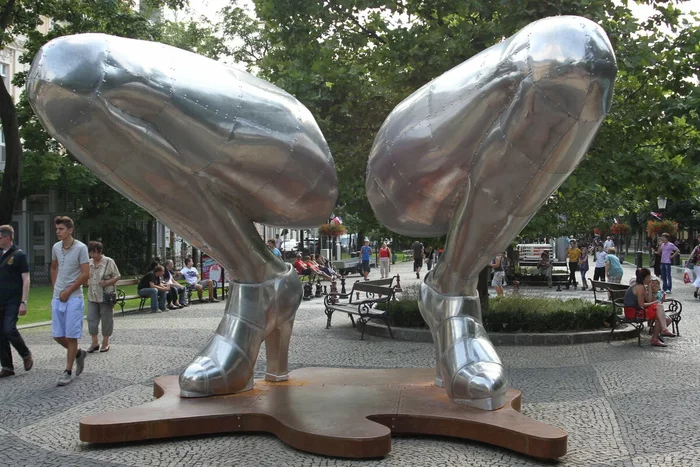 Monument to the feet - The photo, Sculpture, Prague, Czech, Slovakia, Bratislava