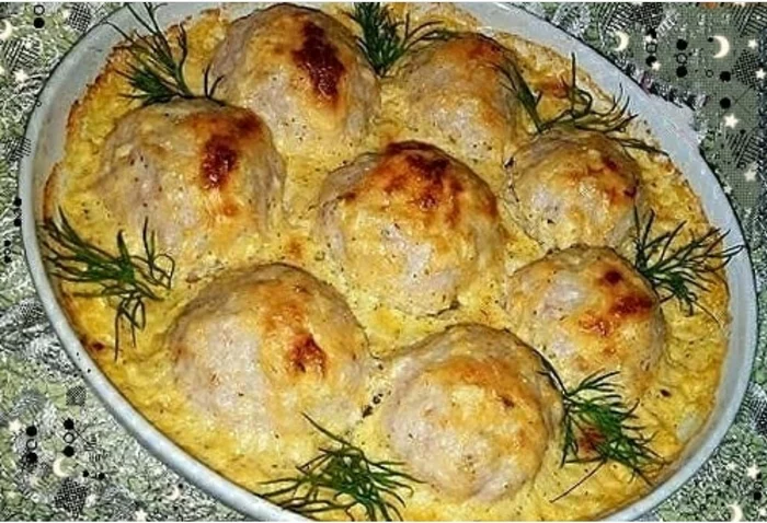 Meatballs in milk-cheese sauce - My, Meatballs, Dinner, Recipe, Cooking, Yummy