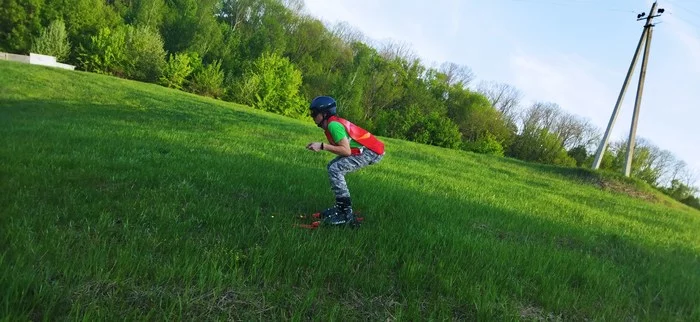 I'm standing on the grass, I'm shod in skis ... - My, Skiing, Lawn, Skis, Idiocy, Video