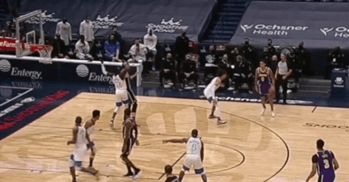 Kyle Kuzma does it all by himself - Sport, Basketball, NBA, Dunk, GIF