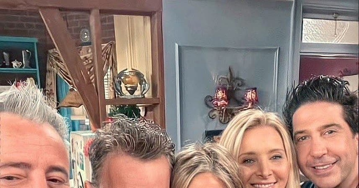 It's good when Friends are together again - TV series Friends, Actors and actresses, Celebrities, The photo, Selfie, Matt LeBlanc, Matthew Perry, Jennifer Aniston, , Courteney Cox, Lisa Kudrow, David Schwimmer, From the network, It Was-It Was, Nostalgia, 90th, Longpost