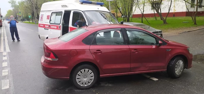 Looking for witnesses to the accident on May 12, 2021 (Moscow) - My, No rating, Moscow, Accident witnesses, Road accident, Ambulance, Volkswagen Polo