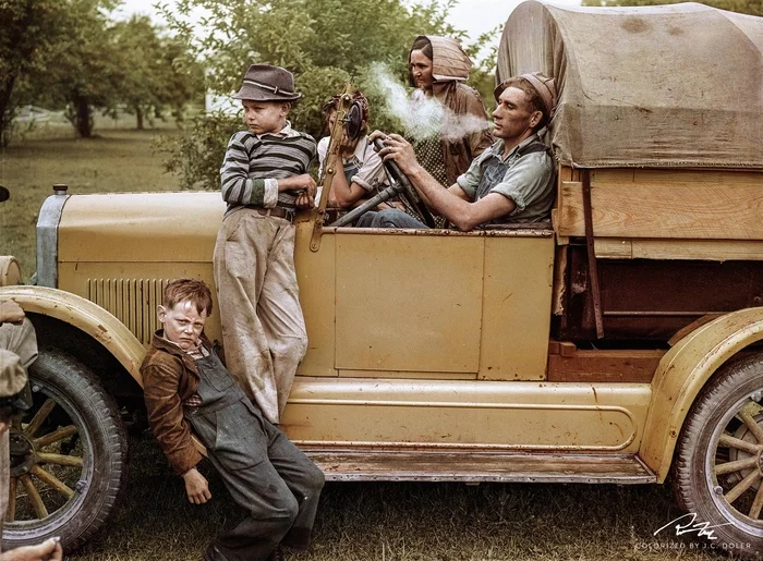 A family of Texas workers during cherry picking season. Berrien County, Michigan, USA, July 1940 - Colorization, USA, Historical photo, Michigan, Family