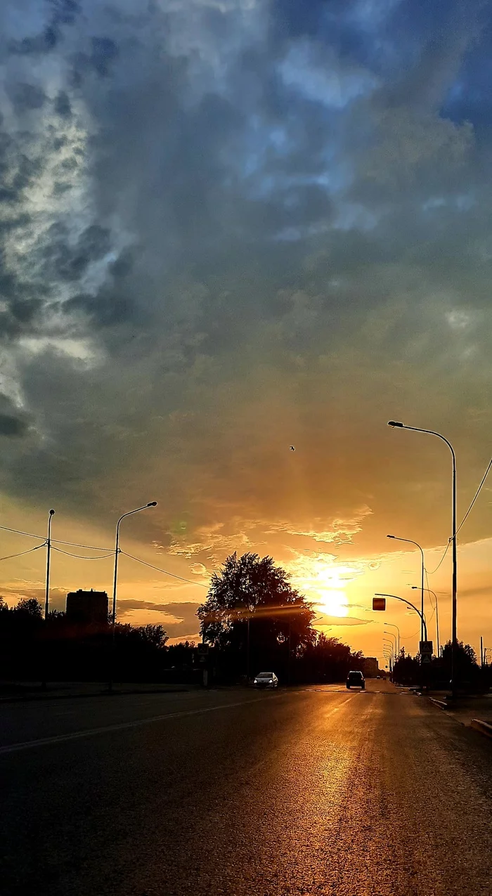 Well, since the topic of sunsets has gone ... - My, Sunset, Tyumen, Road, The photo, Mobile photography