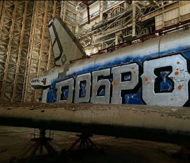 On the ruins of an advanced civilization - Energiya-Buran, Baikonur, Art, Vandalism