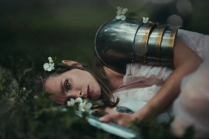 Dear Pikabushniki, check out this Middle-earth-inspired photo session - My, The silmarillion, Elves, The photo, Girls, Canon, Models, Flowers, Eyes, , Sword, Armor, beauty, Longpost