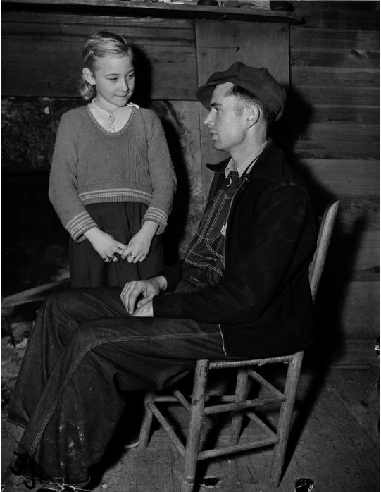 Eunice Winstead, 9, and her husband Charlie Jones - Old photo, USA