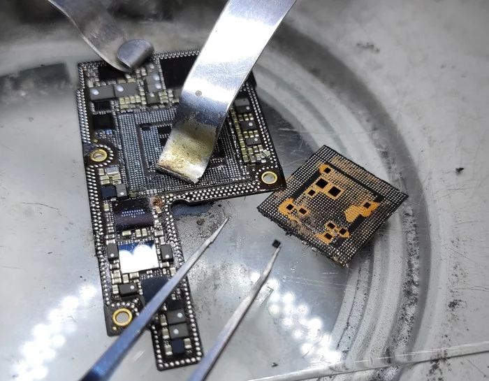 How to screw in a 10k screw. - My, Moscow, iPhone X, Apple, With your own hands, Soldering, Repair of equipment, Rebolling, Instructions, Longpost