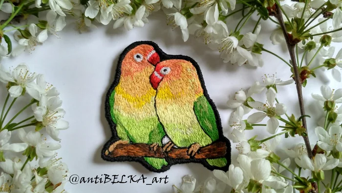 Brooch Lovebirds. - My, Lovebirds, Embroidery, Needlework, Brooch, Birds, Satin stitch embroidery, A parrot, With your own hands, , Needlework without process, Animalistics, Longpost