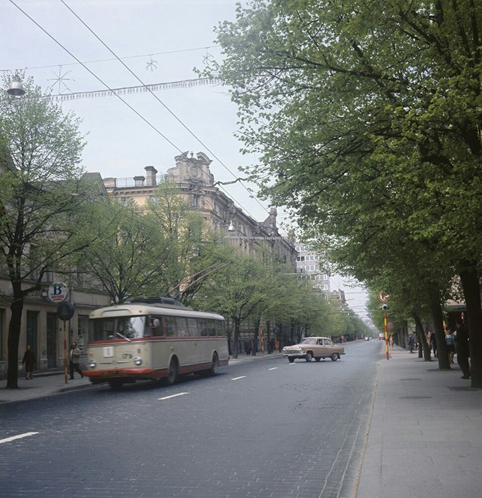 Проспект Ленина в Вильнюсе, 1973 год - Моё, Литва, Было-Стало, Вильнюс, Троллейбус, Длиннопост