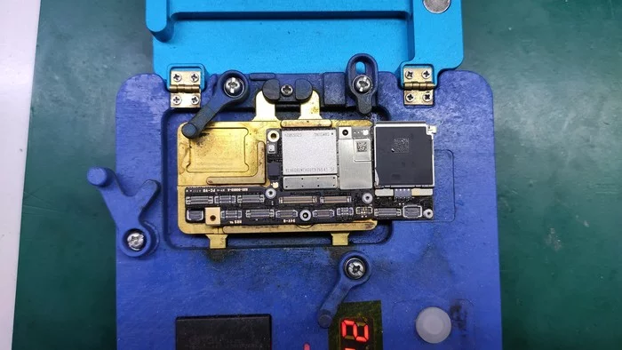 How to screw in a 10k screw. - My, Moscow, iPhone X, Apple, With your own hands, Soldering, Repair of equipment, Rebolling, Instructions, Longpost