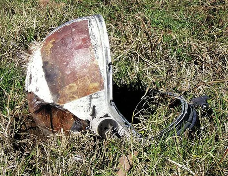 A Texas farmer found this astronaut helmet in his field after the Columbia shuttle disaster in 2003. - Space, Космонавты, Helmet, Texas, Reddit, Astronaut