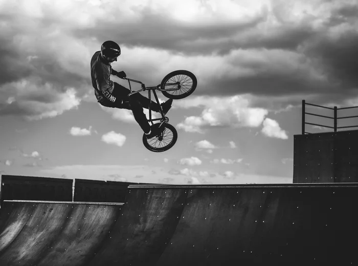 Above the sky - My, I want criticism, BMX, Black and white, Sport