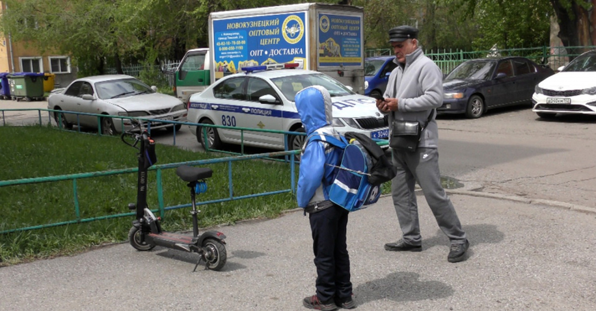 В Новокузнецке полицейские привлекли к ответственности водителя, перевозившего в состоянии опьянения ребенка на электросамокате - Негатив, Новокузнецк, Электросамокат, Кемеровская область - Кузбасс