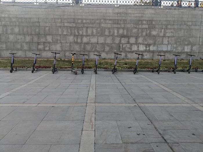 Your own among strangers, a stranger among your own - My, Kick scooter, Yekaterinburg, Plotinka