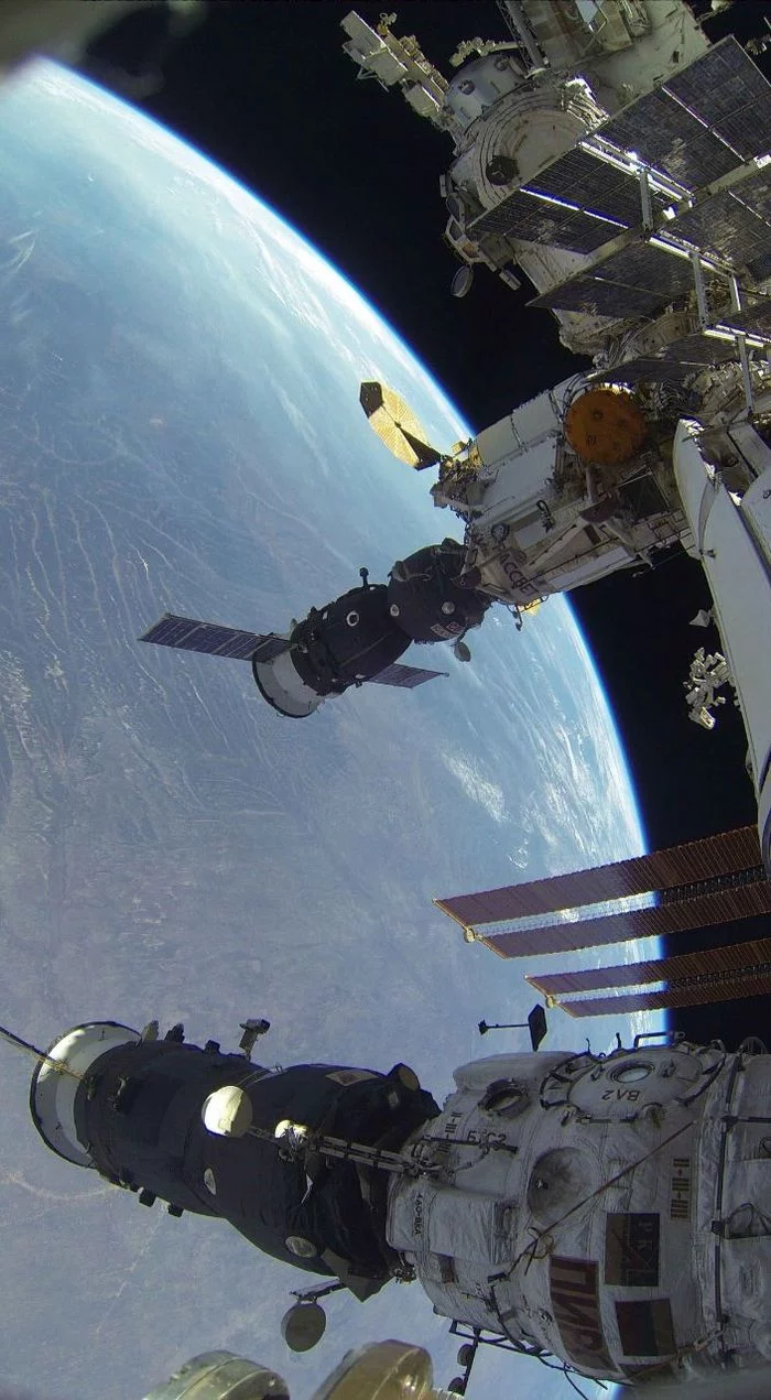 Psst, man, maybe some extra-vehicular views? - Roscosmos, ISS, View from the ISS, Longpost