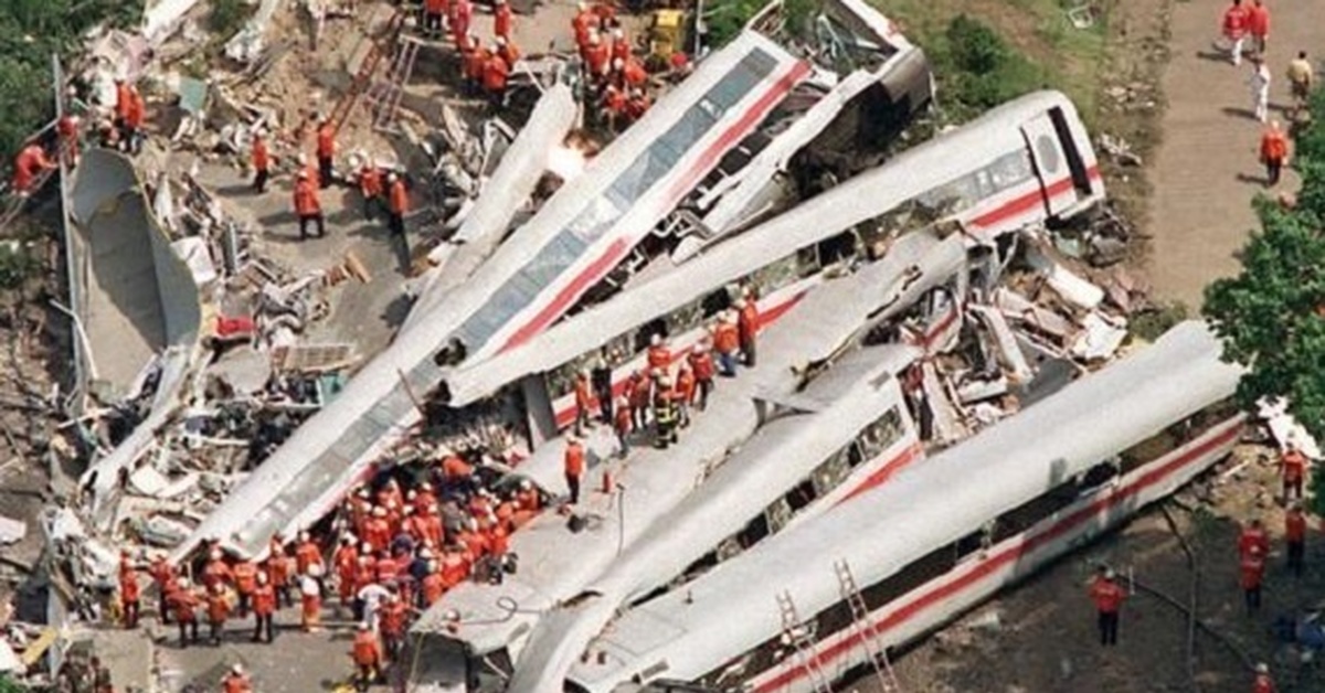 23 years ago, the worst train accident in post-war Germany occurred. - My, Railway transport, Railway, A train, Coach, Longpost