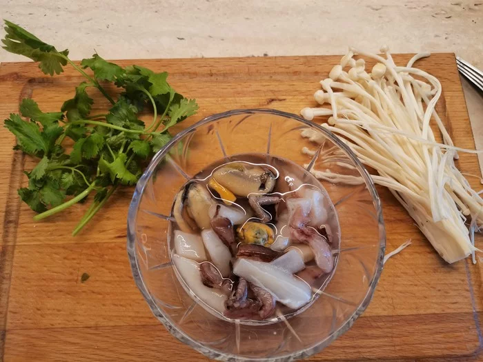When the water boils with water, I put feces - My, Doshirakology, Noodles, Seafood, Yummy, Clam, Soup, Longpost