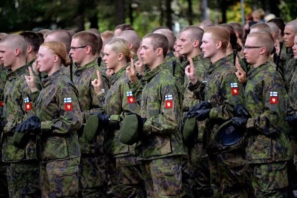 А тем временем в Финляндии... - Финляндия, Равноправие, Новости, Армия, Мужчины и женщины, Казарма