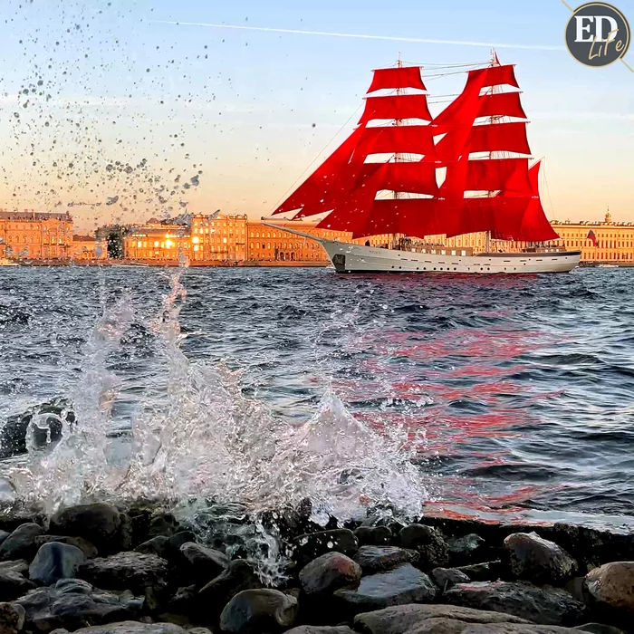 The brig Russia, the main symbol of the Scarlet Sails - an incredibly beautiful sailboat in the rays of the setting sun - My, Russia, Saint Petersburg, Travels, Tourism, Interesting, Holidays, sights, Scarlet Sails, , Peter-Pavel's Fortress, Ship, Brig, Brig Russia, The photo, Sunset, Water, beauty, Town