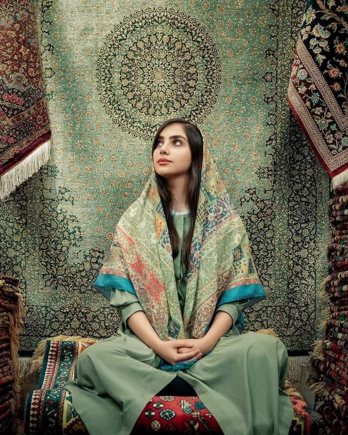Iranian girl on the background of the carpet - Girls, Carpet, Iranian, The photo