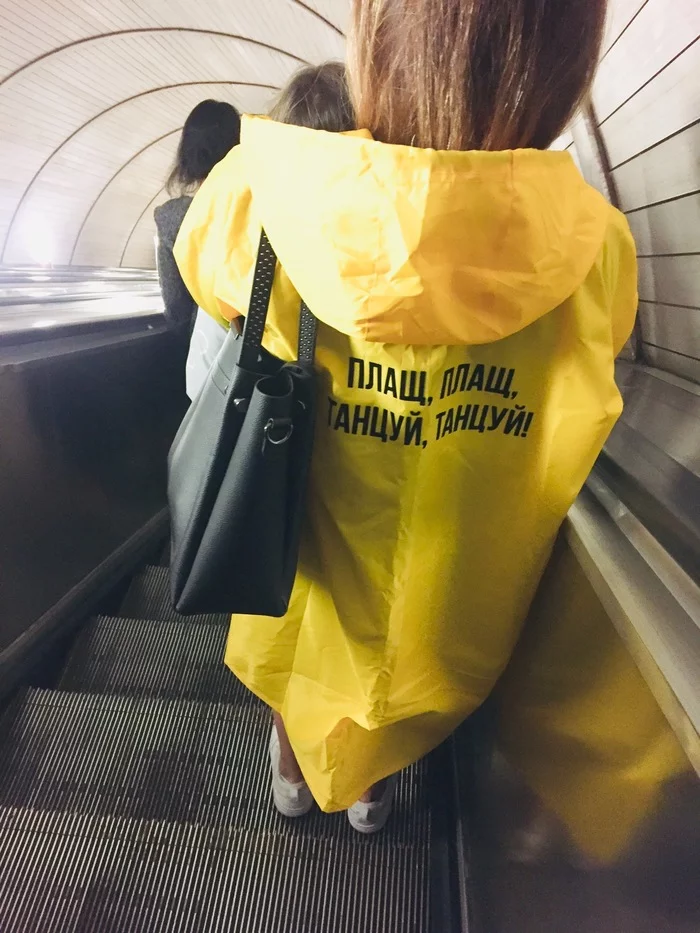 There is no bad weather - My, Humor, Cloak, Cloth, Eva Polna, Metro, Escalator