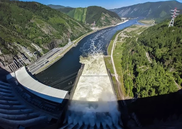 Photo of the week. Discharge of water from floods through the locks of the dam at the Sayano-Shushenskaya HPP - My, news, TASS, The photo, Sayano-Shushenskaya HPP, Hydroelectric power station