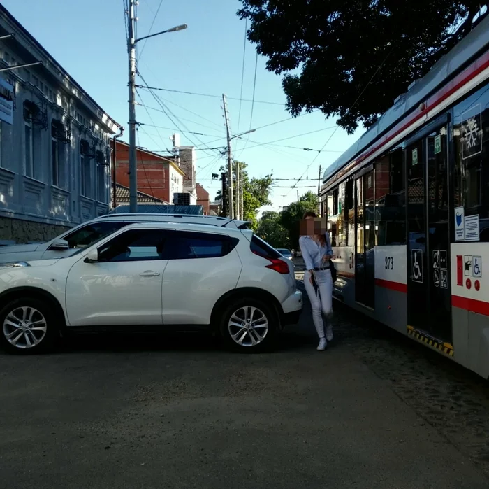 Parking / pavement. Investigative Committee of Russia for the Krasnodar Territory - My, Krasnodar, investigative committee, Неправильная парковка, Parking, A pedestrian, Impudence, Longpost, Rudeness, Negative