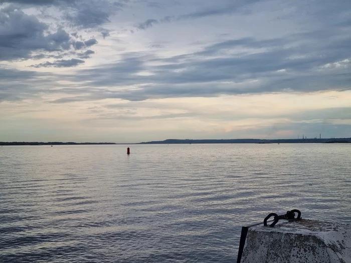 Twilight on the Volga - My, Saratov, Embankment, Fountain, , Volga river, dust, Landscape, Sky, , Without processing, Mobile photography, Longpost