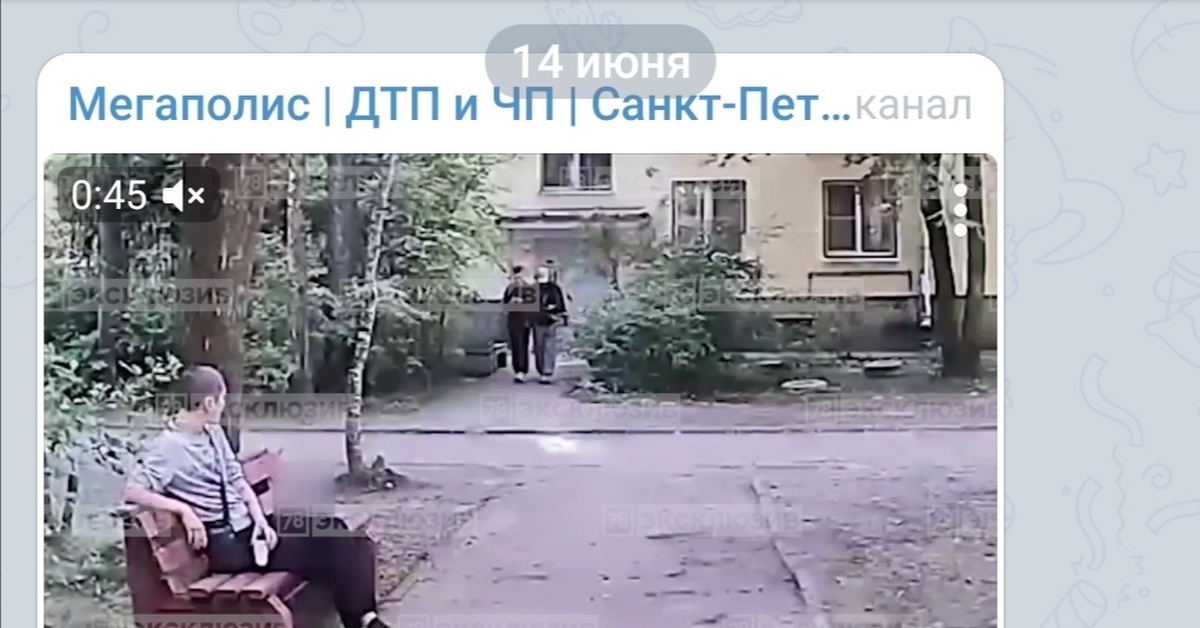 Избили мужчину в спб. Парень избит на скамейке. В Москве напали на человека на лавочке.