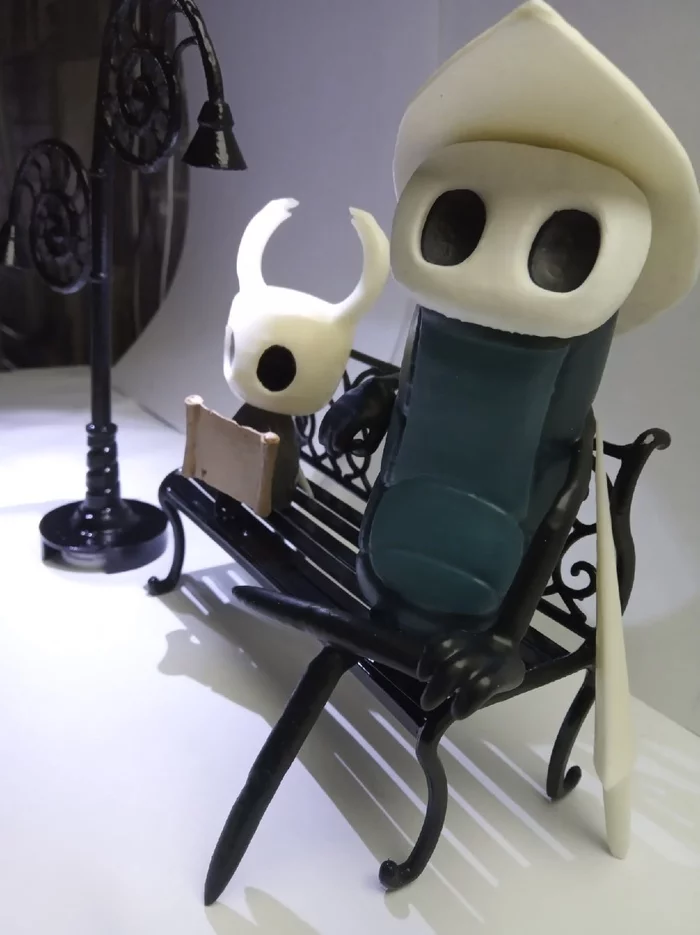 Hollow knight from the game Hollow Knight with Quirrel on a bench and with a lantern, 3d print - My, Games, Hollow knight, 3D печать, 3D modeling, Creation, Needlework without process, Longpost