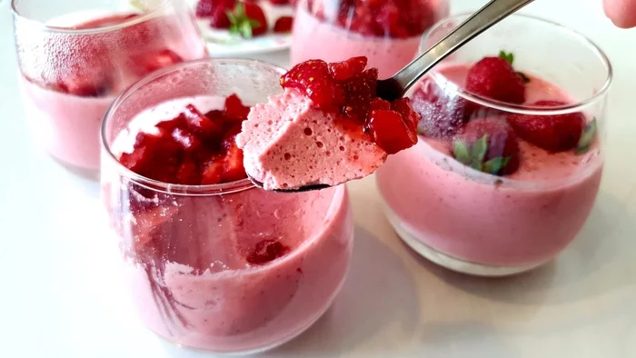 This no-oven dessert will blow your mind with strawberry mousse! - My, Food, Recipe, Video recipe, Video, Cooking, Dessert, Video blog