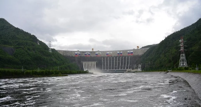 Паводок 2021. Сброс воды на Саяно-Шушенской ГЭС - Моё, Сибирь, Саяно-Шушенская ГЭС, Енисей, Видео, Длиннопост