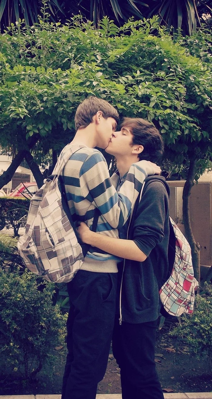 Be yourself - Gays, Kiss