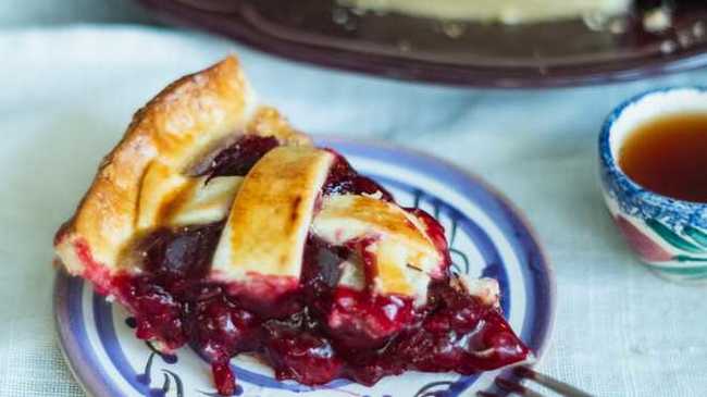 Fragrant pie with sweet cherries from shortcrust pastry - My, Food, Preparation, Recipe, Yummy