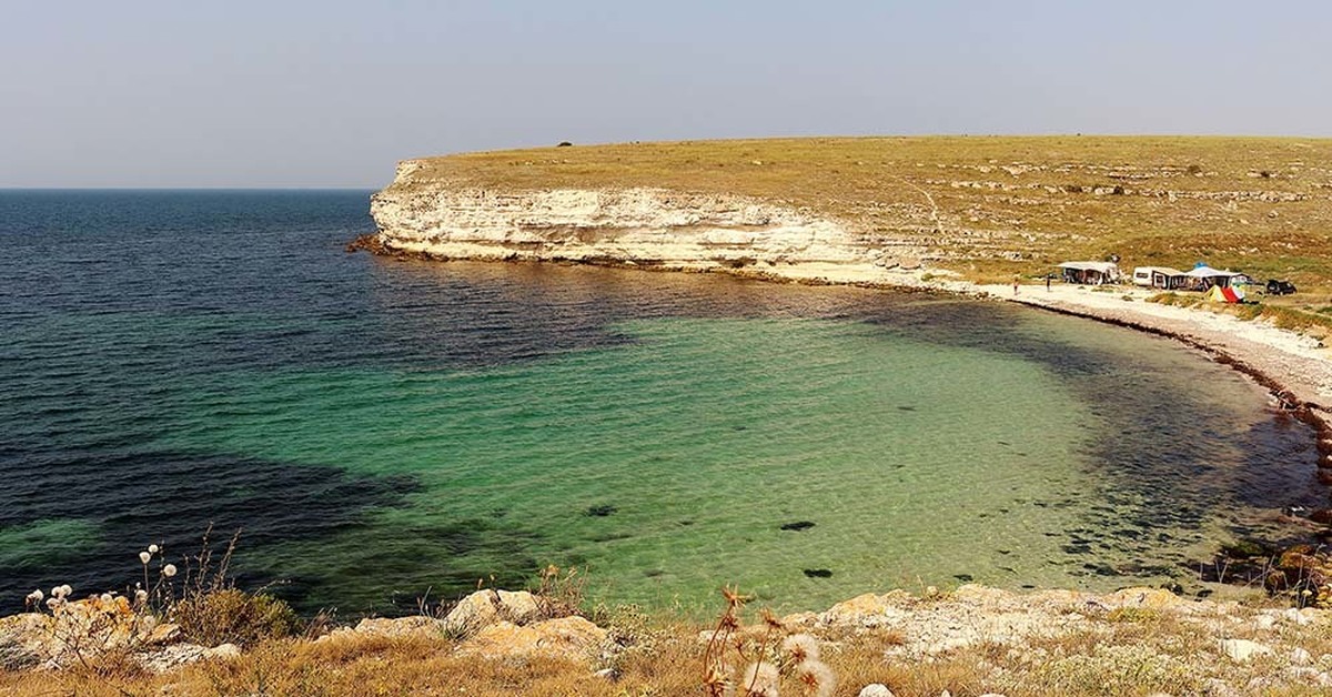 Черноморский крым водопойная. Бухта Тарханкут Крым. Бухта Кармыш Тарханкут. Кипчак Крым. Тарханкут, пгт.Черноморское.