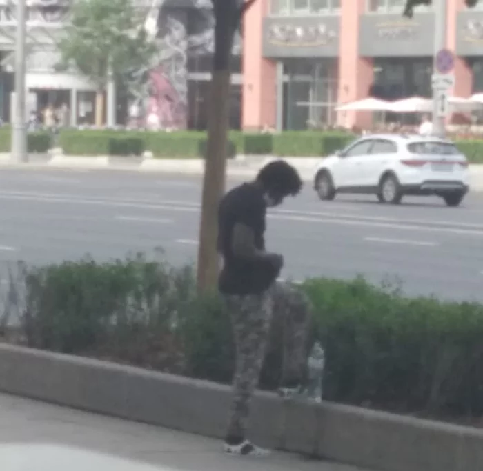 Nothing unusual, just a black man washes headphones from a bottle - My, Humor, Black people, Headphones