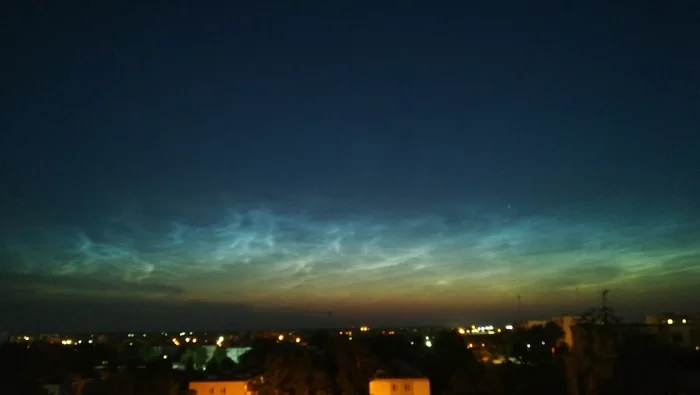 Unusual atmospheric phenomenon - mesospheric or noctilucent clouds today in Belarus - My, The photo, Noctilucent clouds