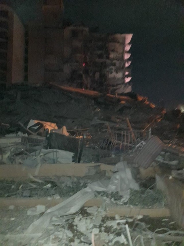 High-rise building collapsed in Miami - Tragedy, Collapse, Miami, Video, Longpost, Vertical video