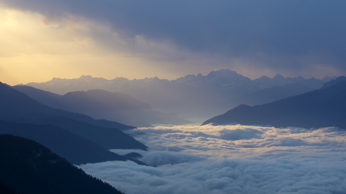 Рассвет высоко в горах