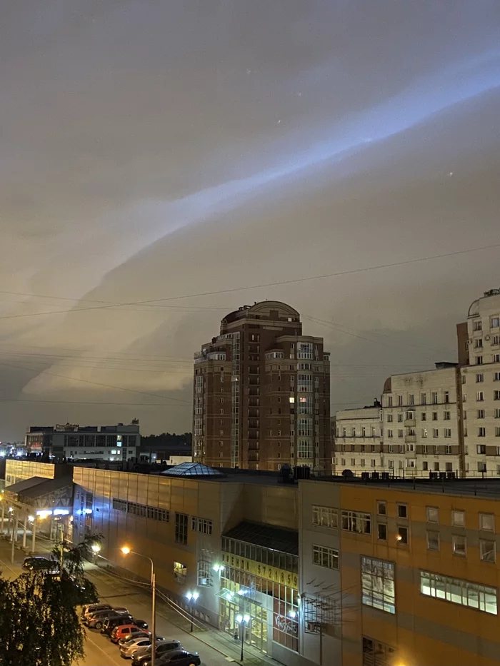 5 minutes before thunderstorm - My, Saint Petersburg, Thunderstorm, Mobile photography, Sky